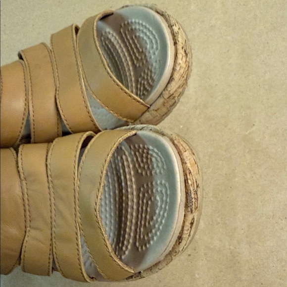 CROCS Tan A-Leigh Leather Multi Straps Slides Cork Wedge Women’s Sandals, Size 6 - Picture 7 of 15